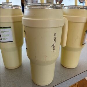 New-Yellow Car travel mug
Sip-Drink-Gulp
40 Hr. Hot or Cold
40 oz. Capacity